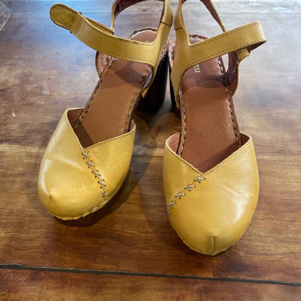 Leather sandals